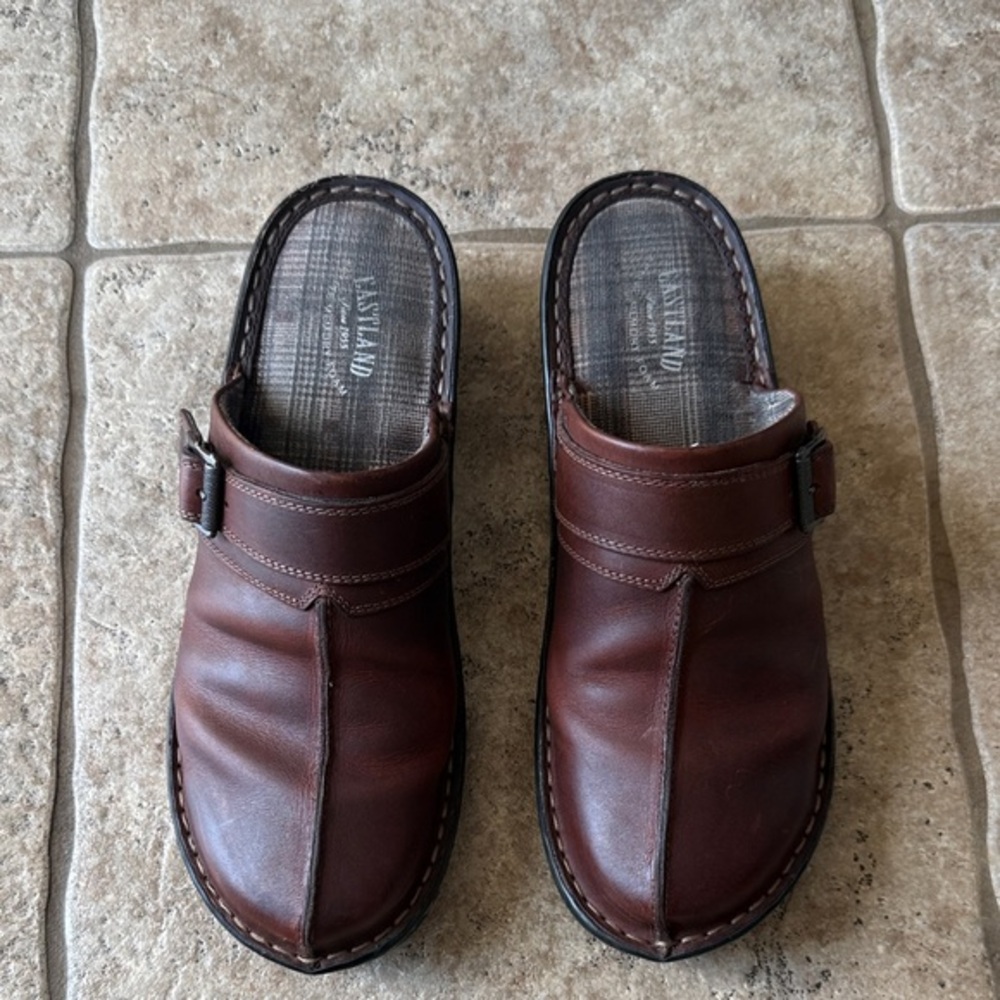 Eastland Women's Rich Brown Leather Clogs